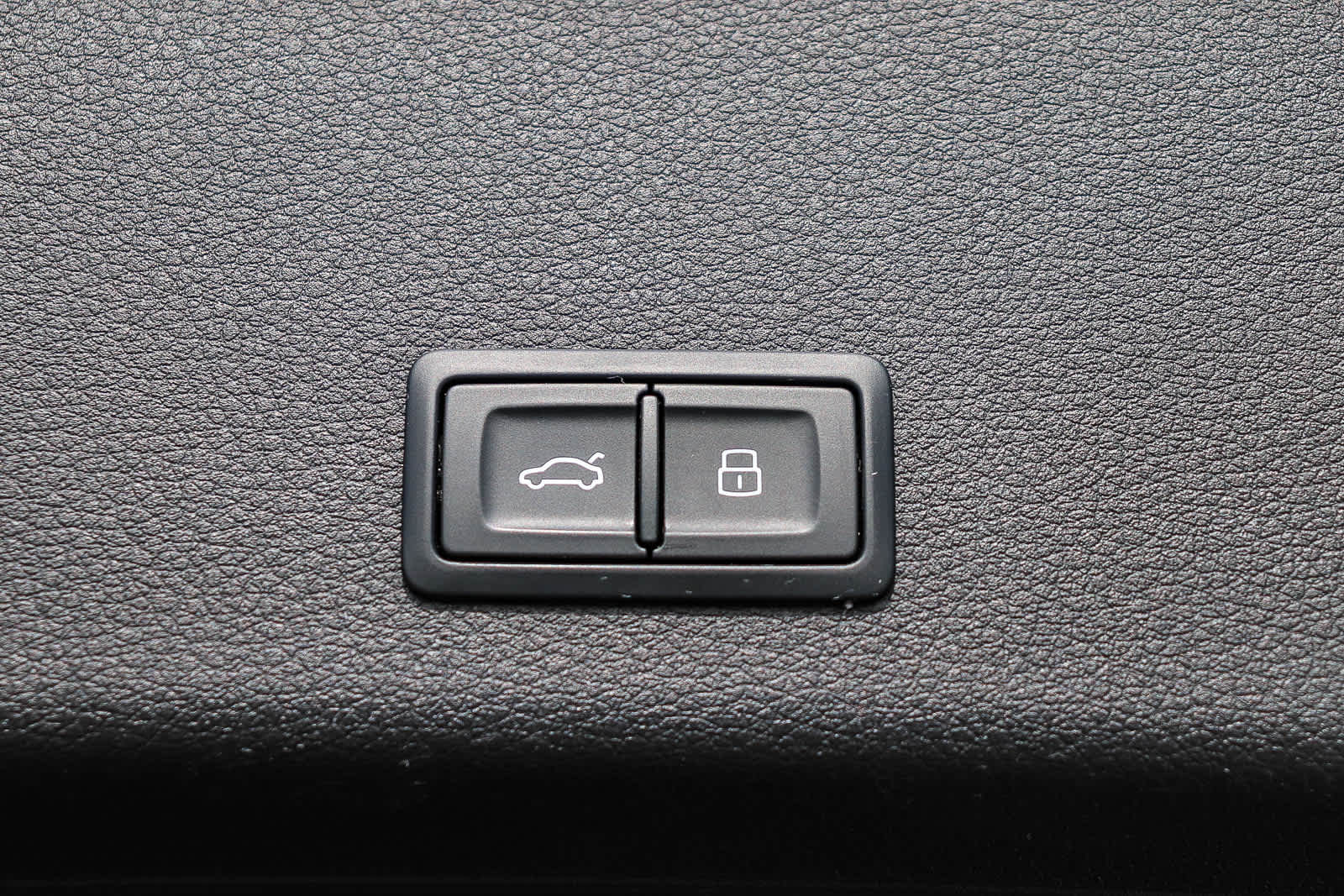 Thumbnail: 2024 Audi Q8 e-tron - 39