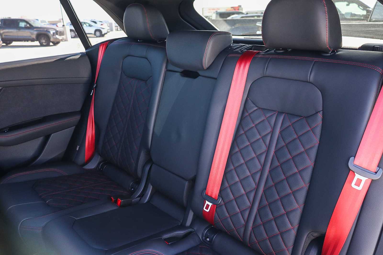 Thumbnail: 2026 Audi Q8 - 25