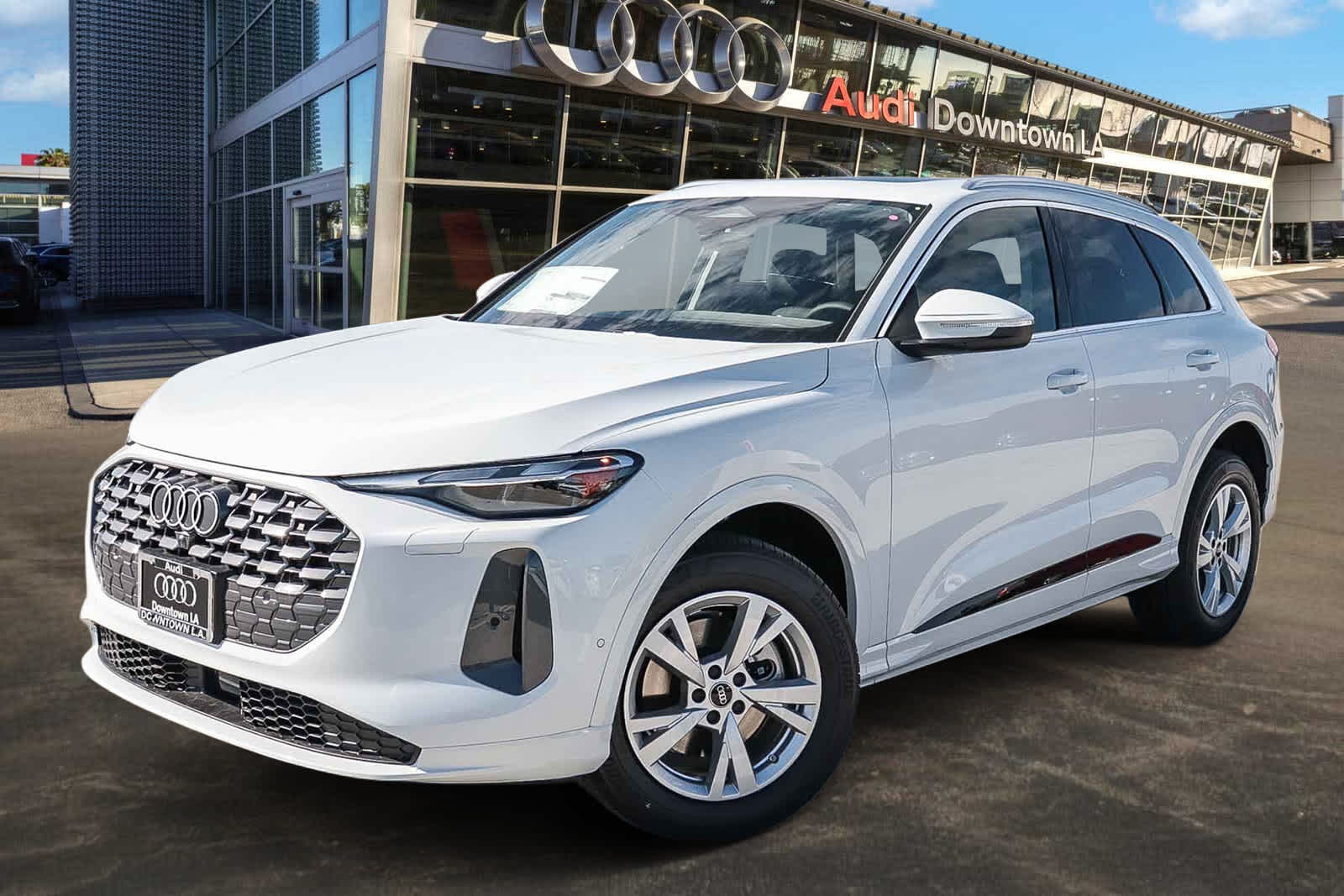 Thumbnail: 2025 Audi Q5 - 1