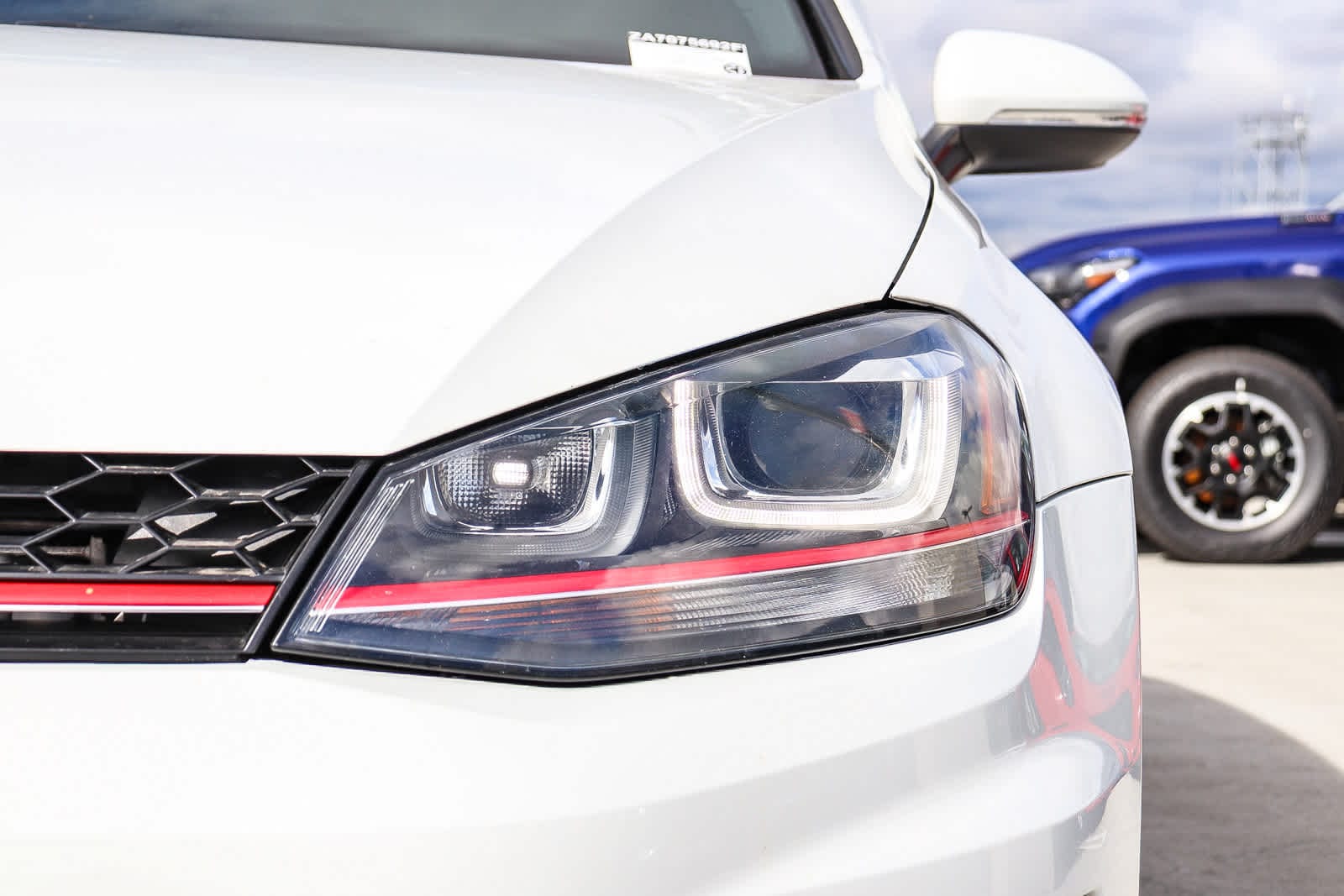 Thumbnail: 2017 Volkswagen Golf - 4