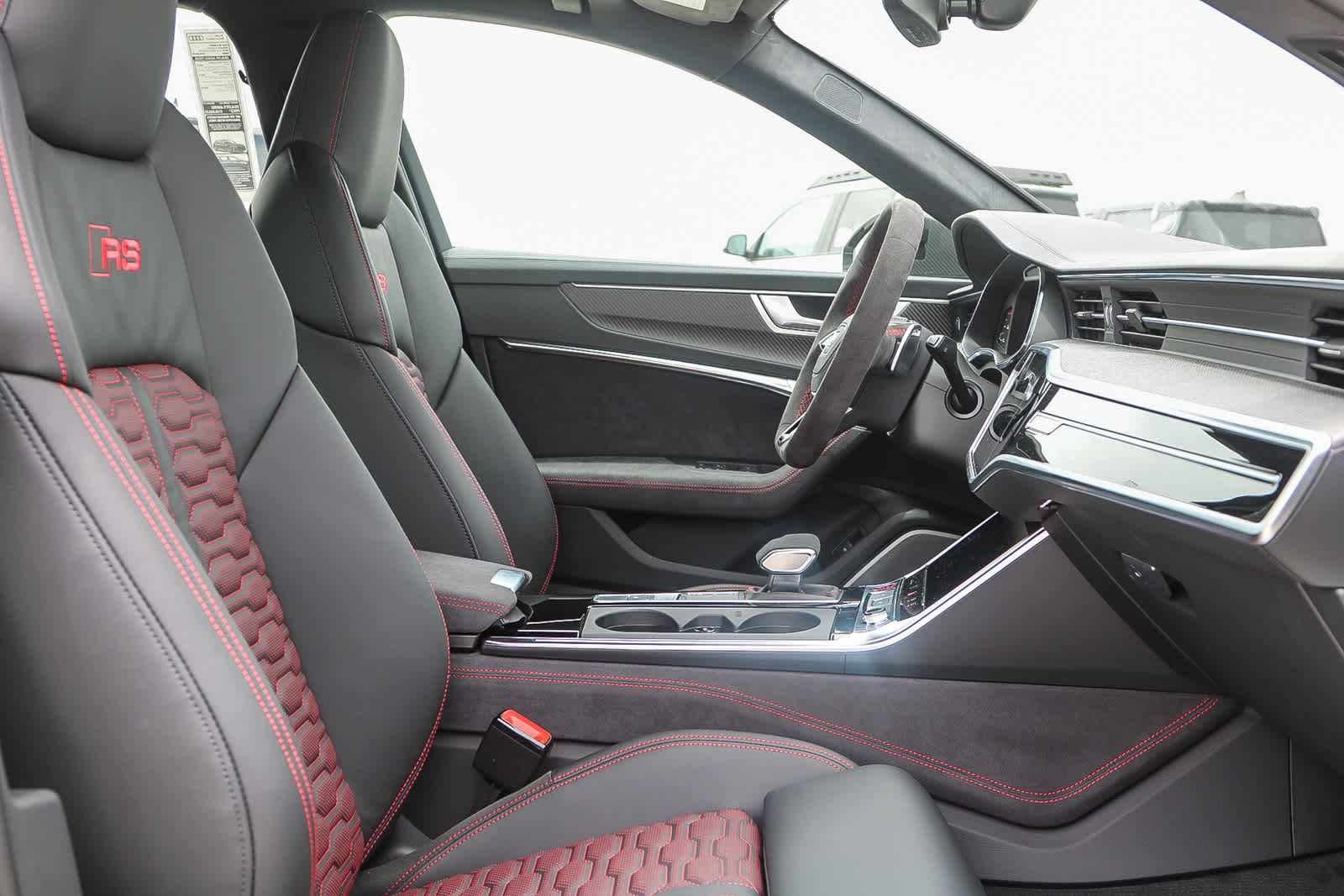 Thumbnail: 2025 Audi RS 6 - 18