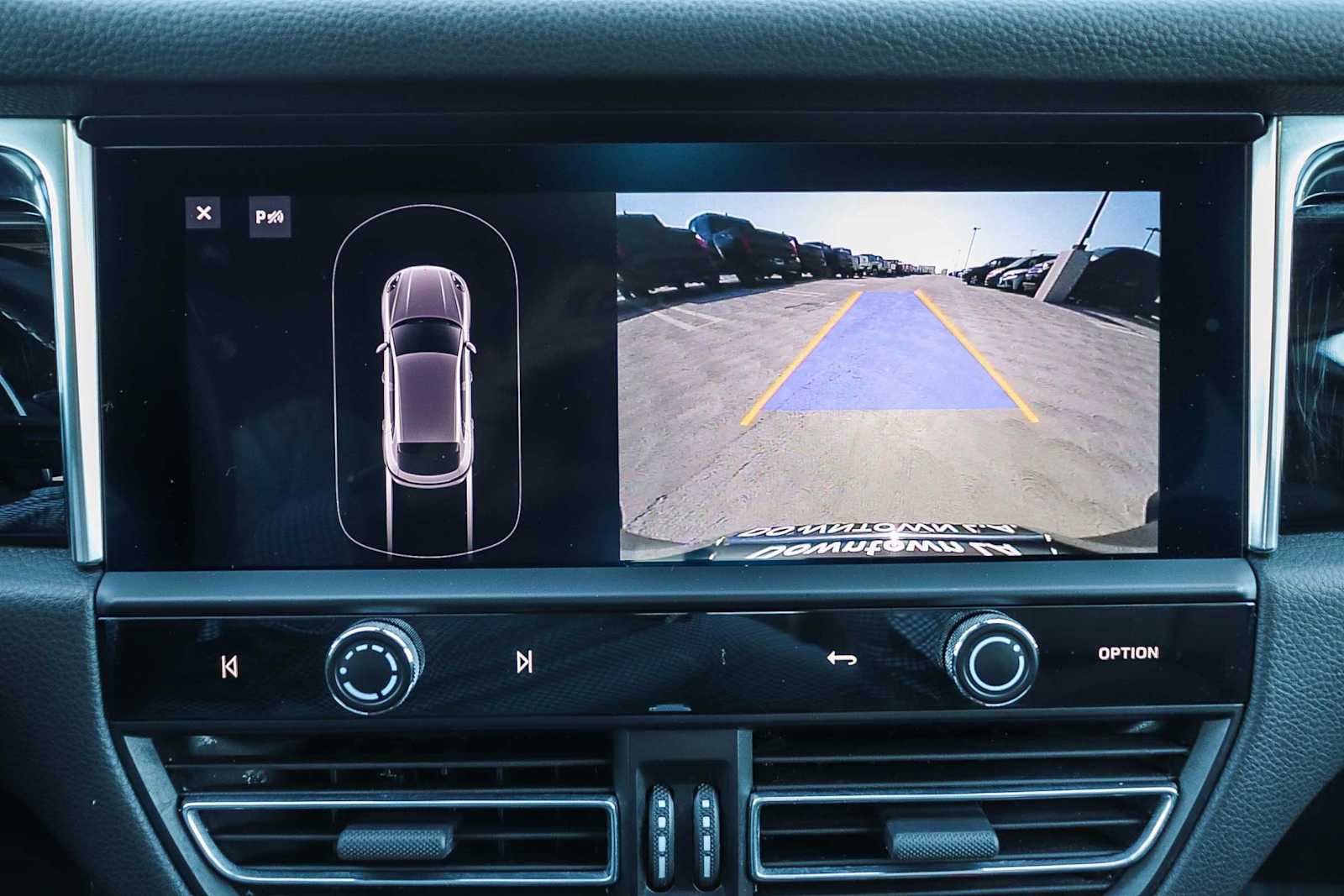 Thumbnail: 2023 Porsche Macan - 34