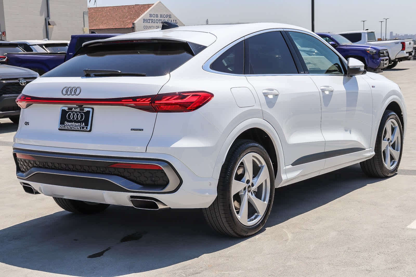 Thumbnail: 2025 Audi Q5 - 4