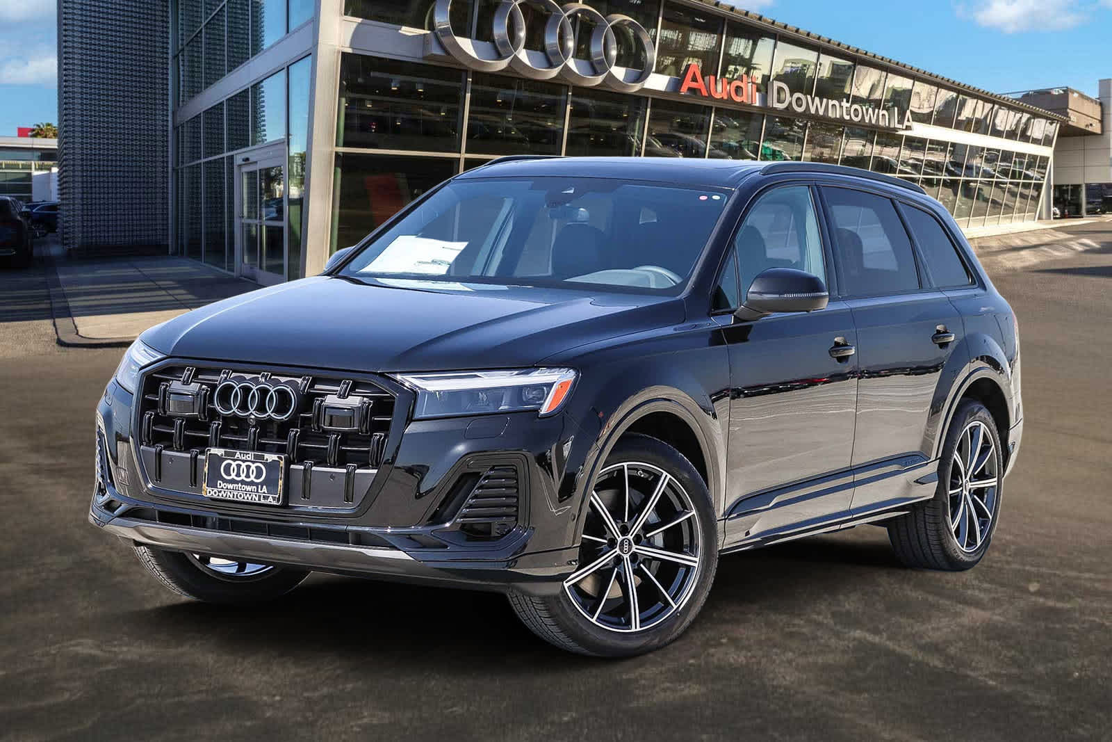 Thumbnail: 2026 Audi Q7 - 1