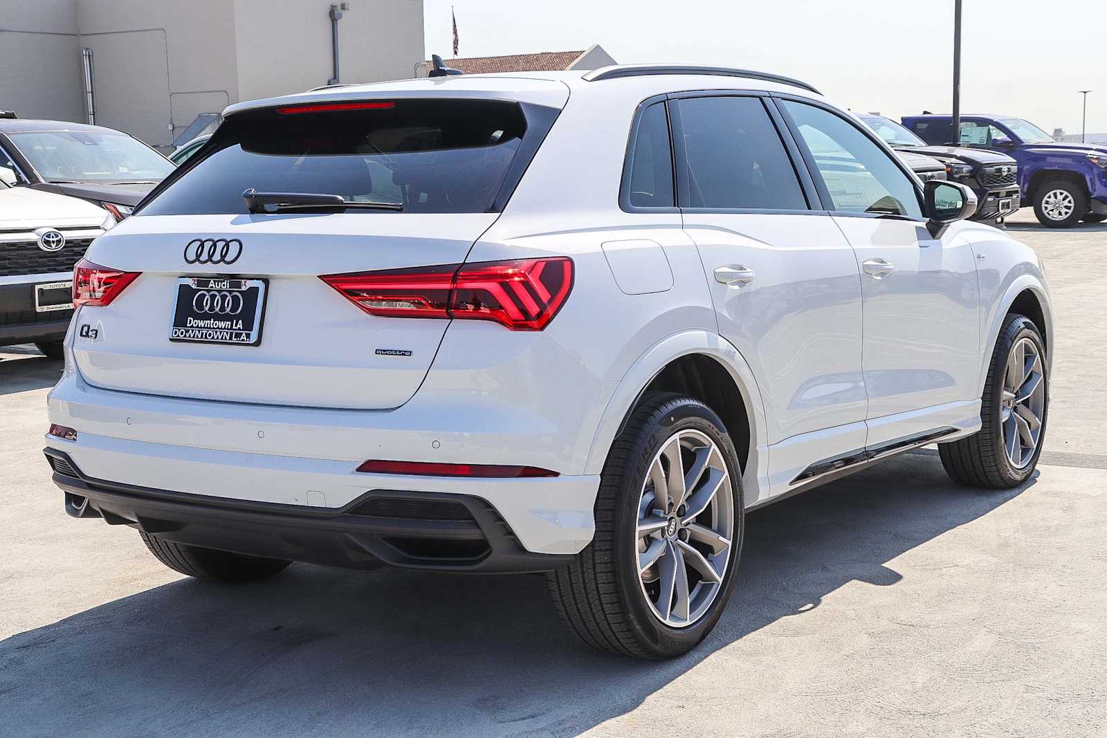 Thumbnail: 2025 Audi Q3 - 4