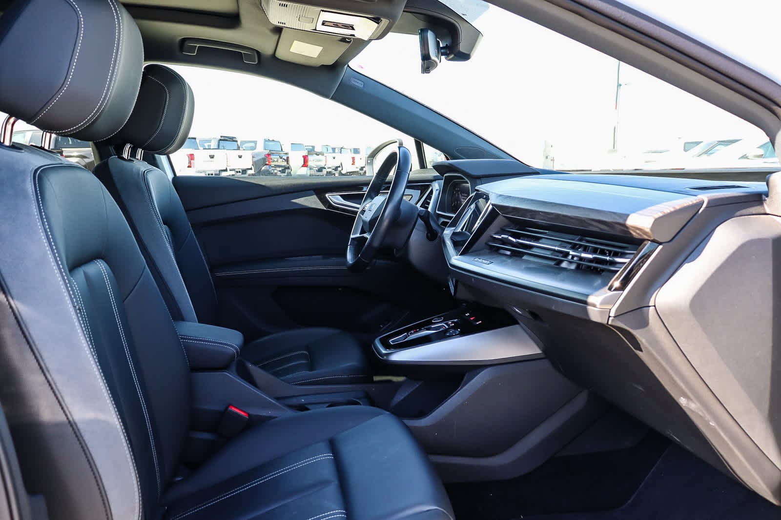 Thumbnail: 2023 Audi Q4 e-tron - 22