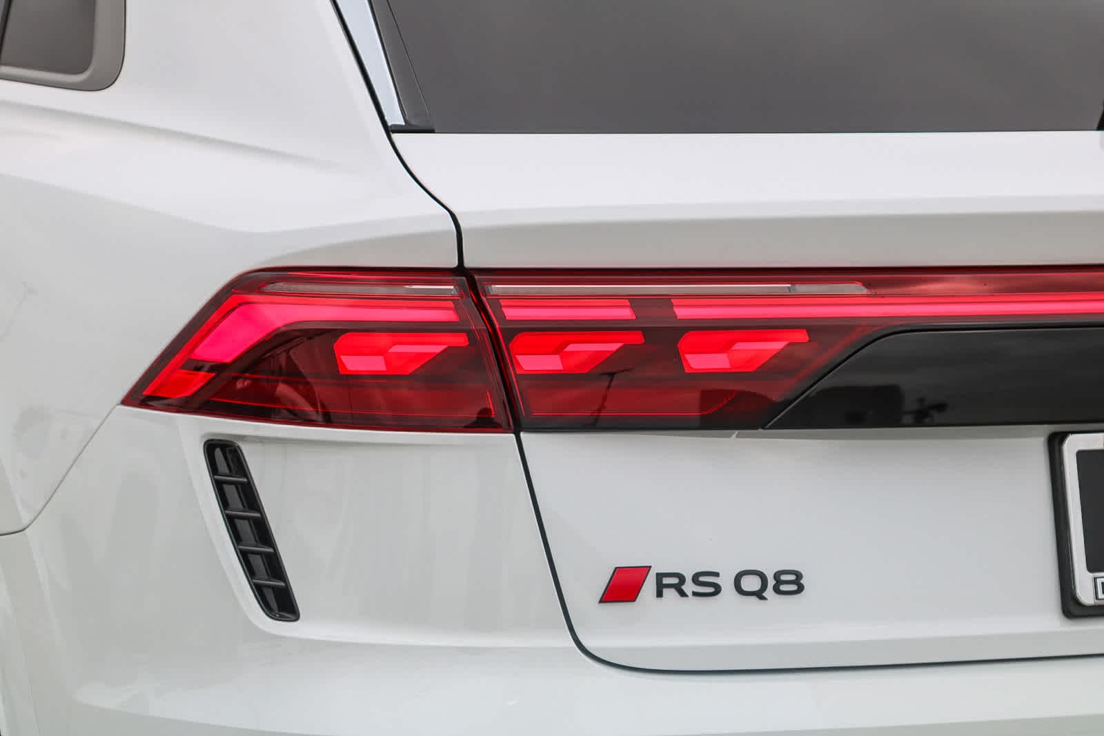 Thumbnail: 2025 Audi RS Q8 - 9