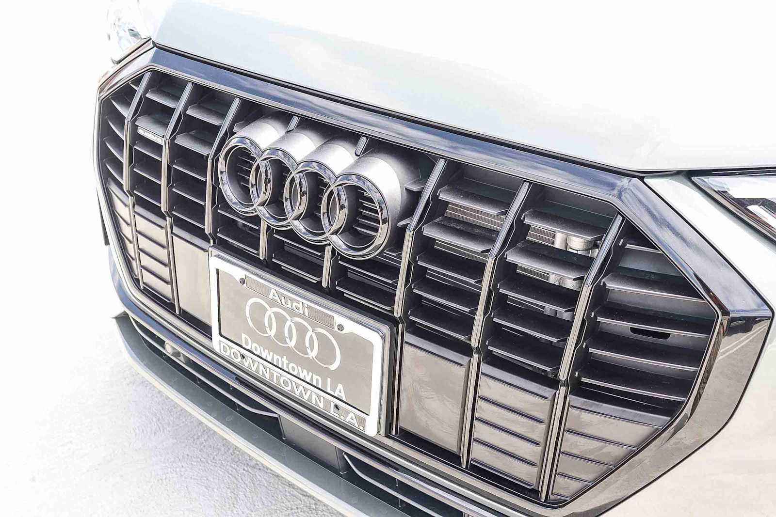Thumbnail: 2025 Audi Q3 - 10