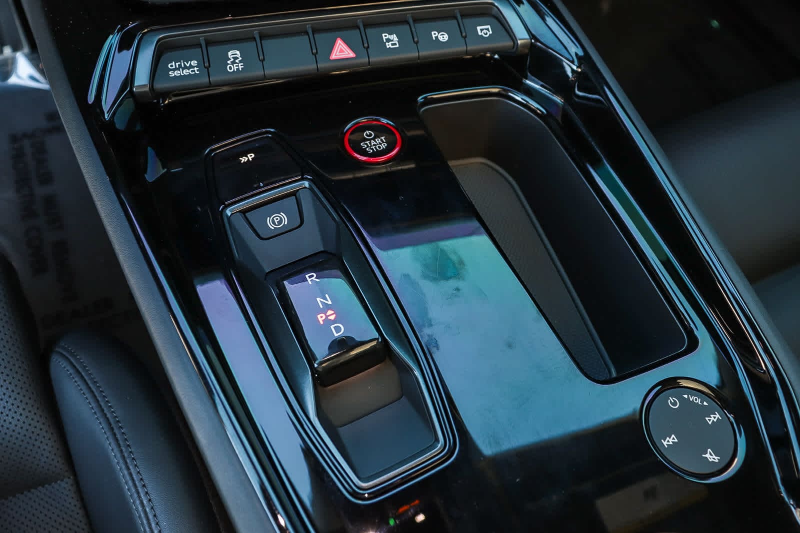 Thumbnail: 2025 Audi RS e-tron GT - 26