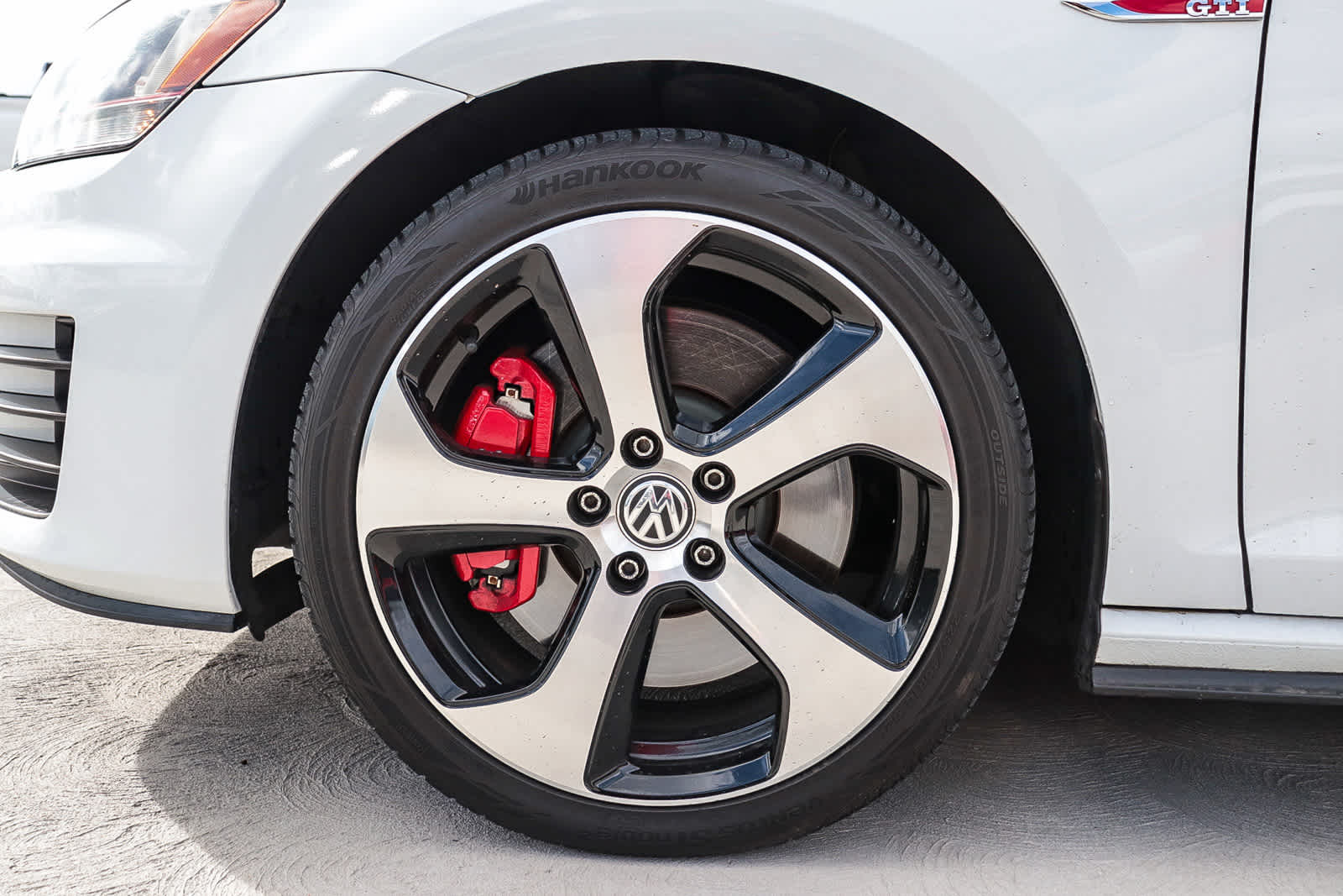 Thumbnail: 2017 Volkswagen Golf - 14