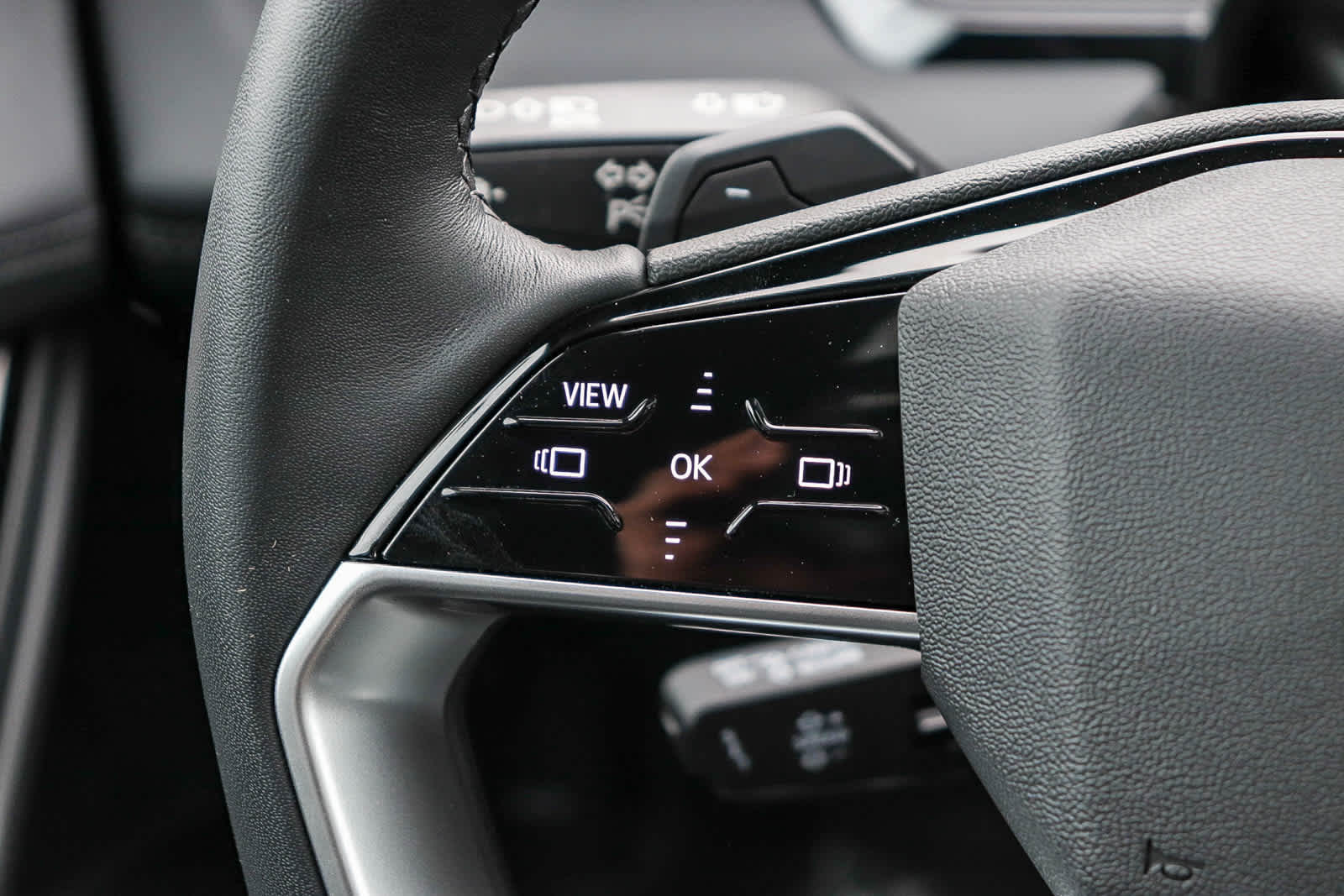 Thumbnail: 2025 Audi Q6 e-tron - 18