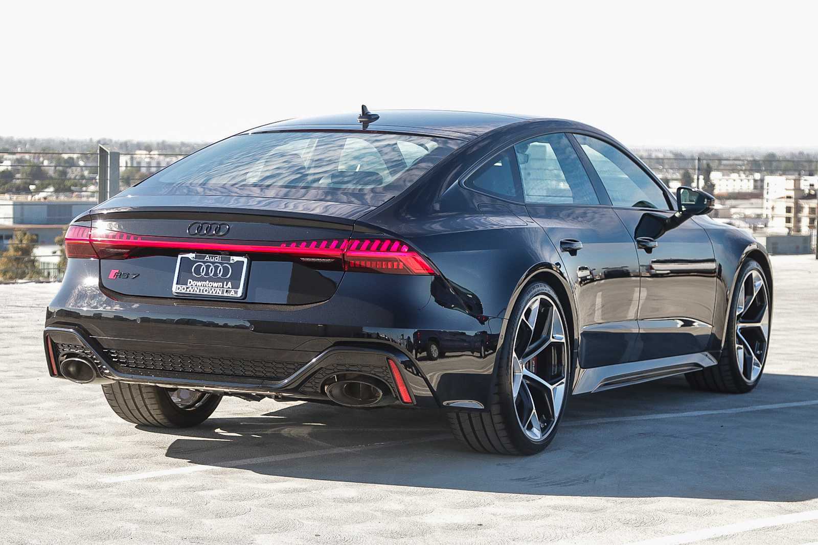 Thumbnail: 2025 Audi RS 7 - 6