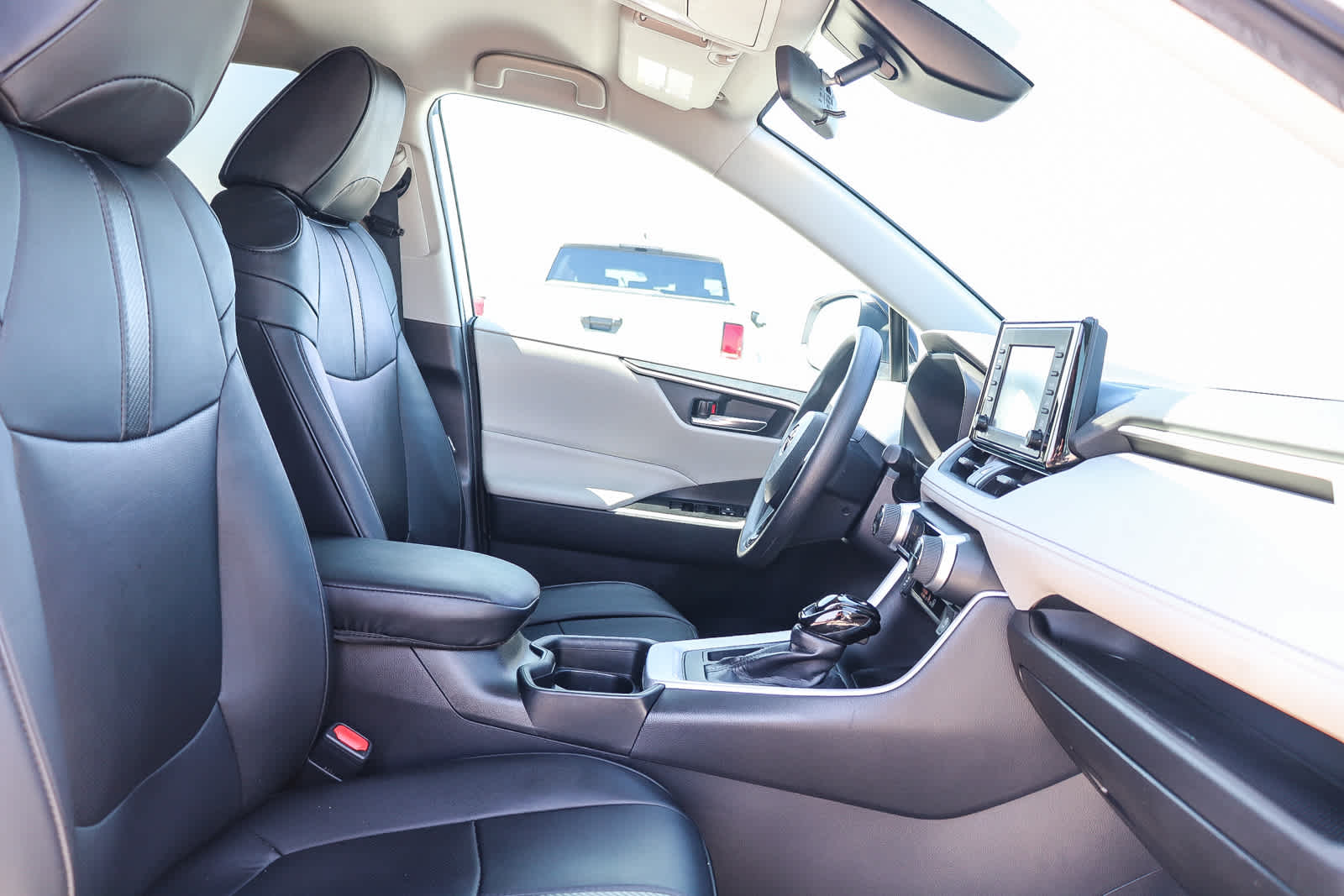 Thumbnail: 2021 Toyota RAV4 - 17