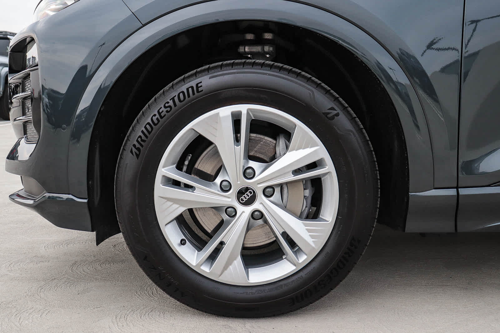 Thumbnail: 2025 Audi Q6 e-tron - 14