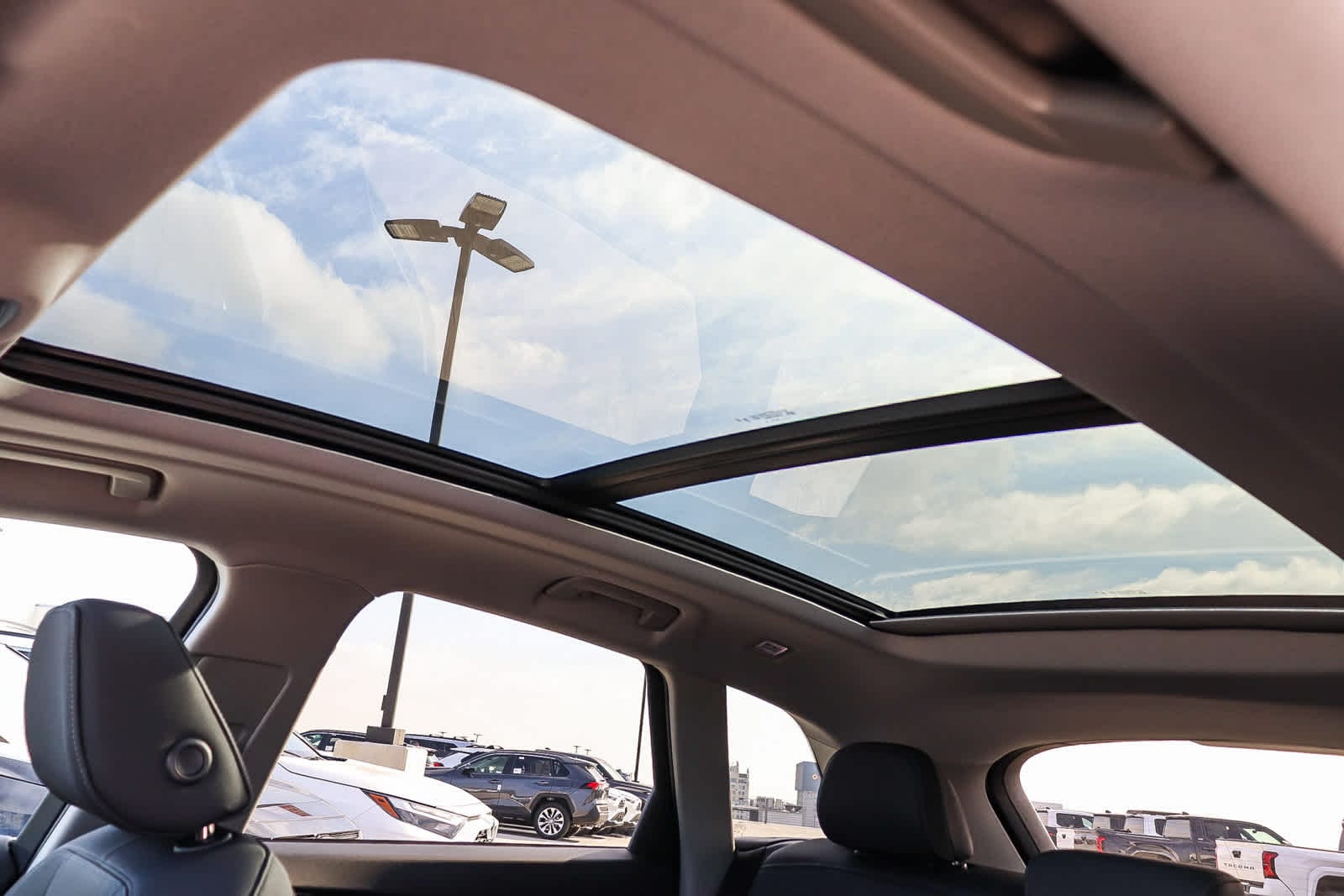 Thumbnail: 2025 Audi Q5 - 33