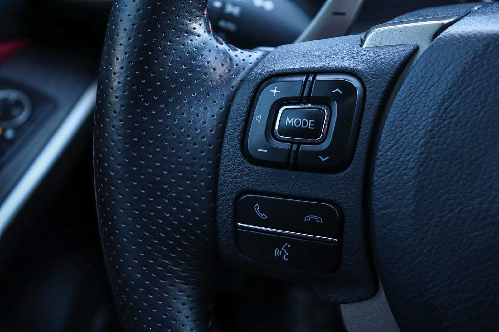 Thumbnail: 2019 Lexus IS - 20