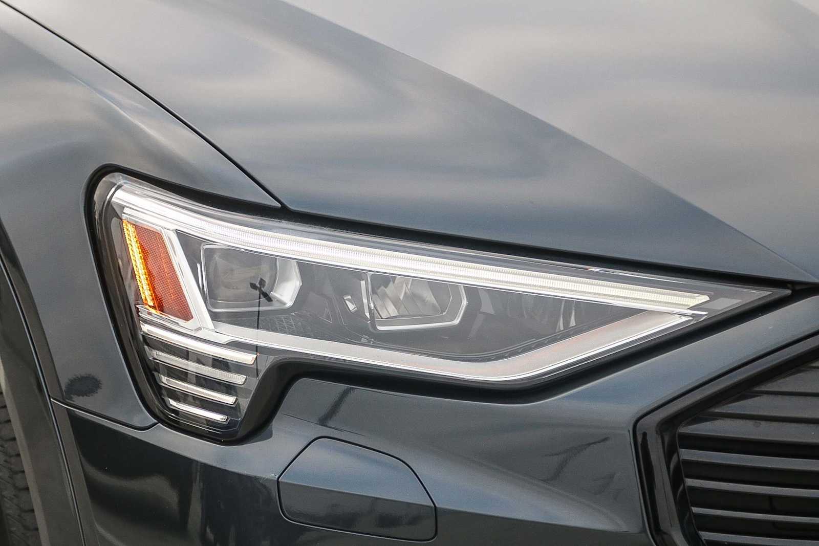 Thumbnail: 2022 Audi e-tron - 4