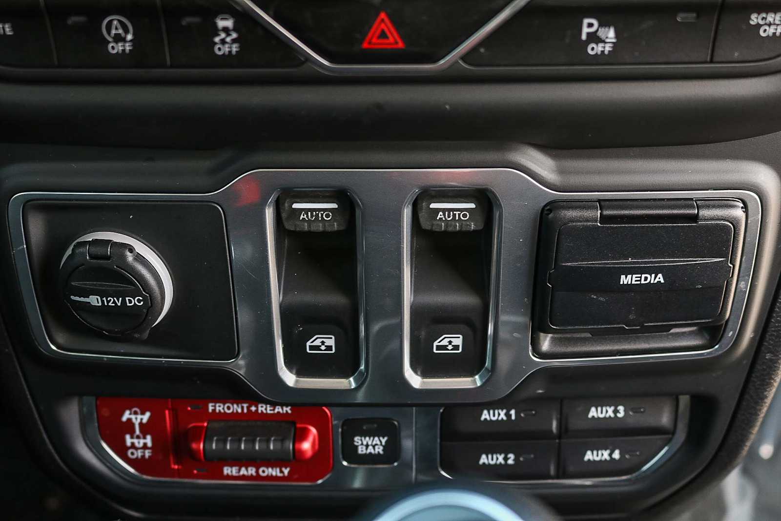 Thumbnail: 2018 Jeep Wrangler - 24