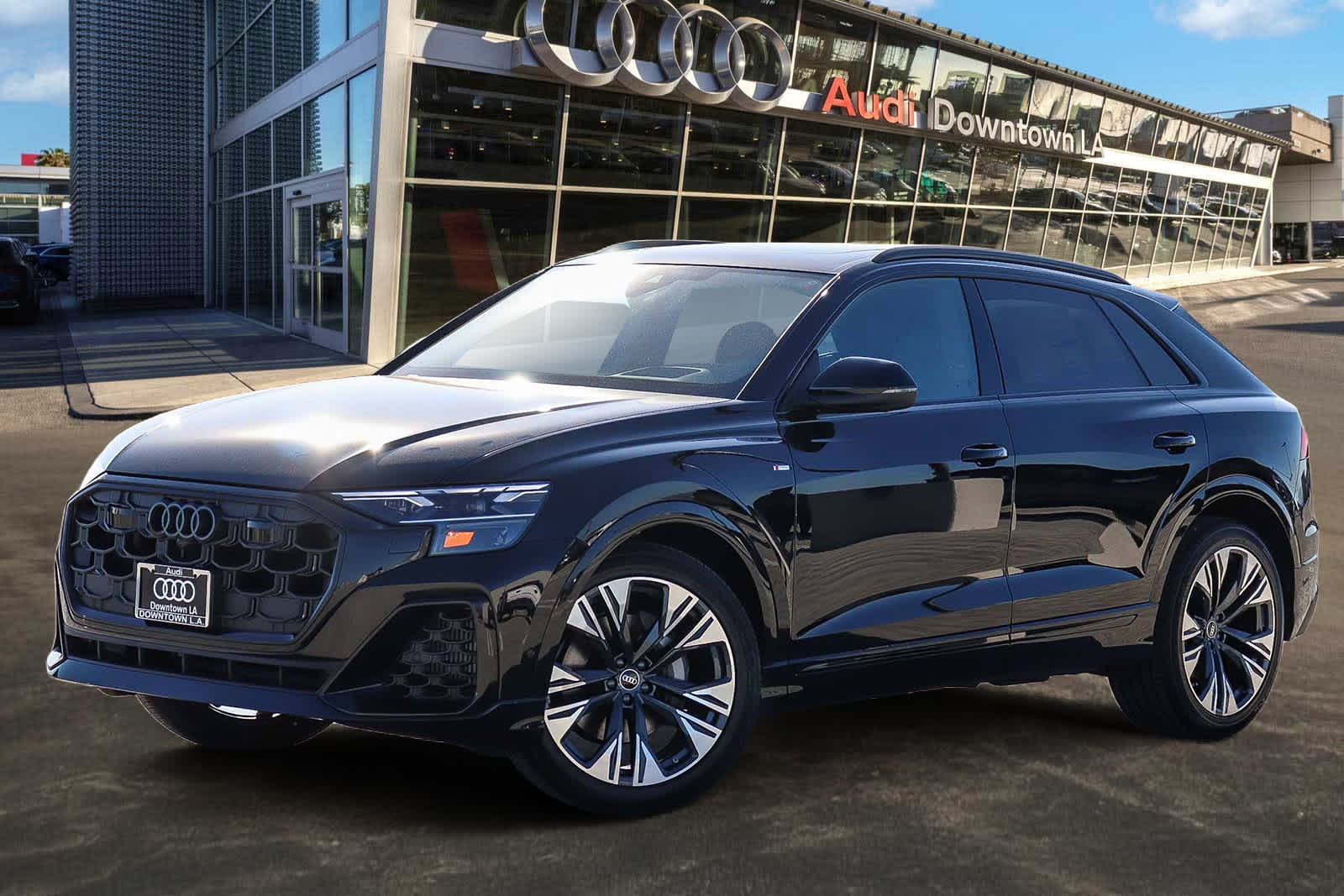 Thumbnail: 2026 Audi Q8 - 1
