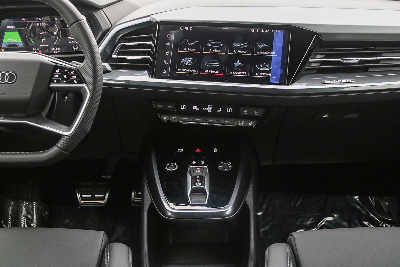 Thumbnail: 2025 Audi Q4 e-tron - 13