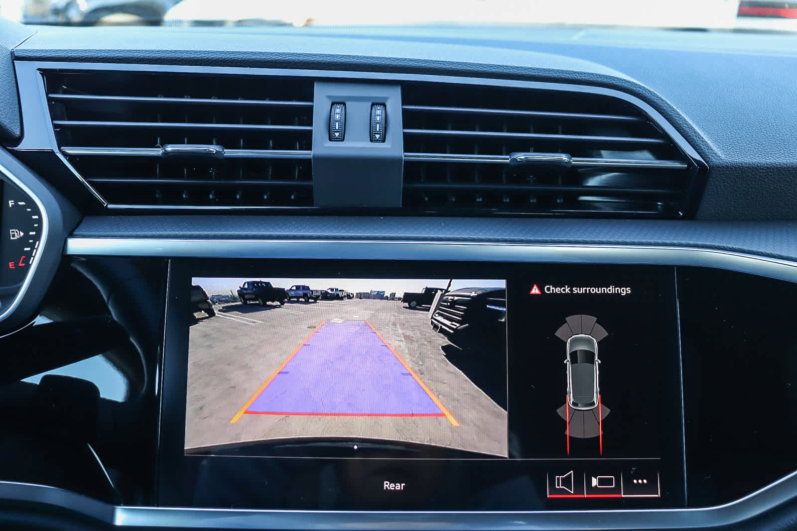 Thumbnail: 2025 Audi Q3 - 36