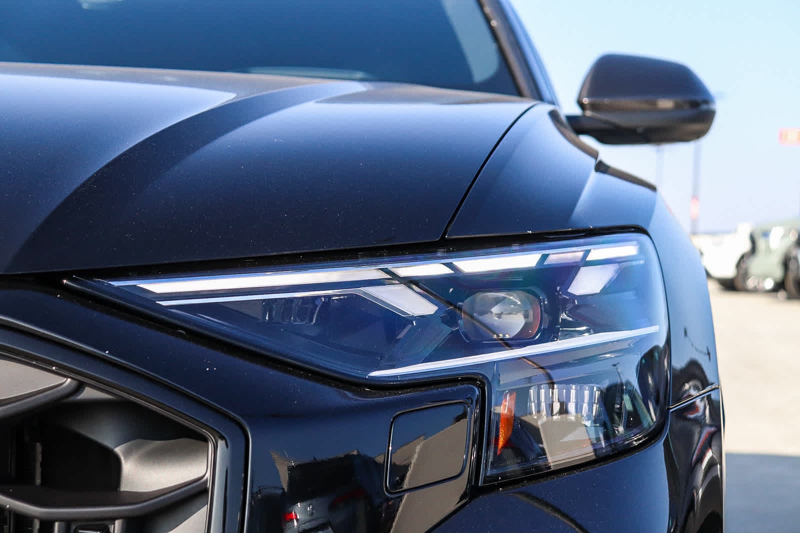 Thumbnail: 2026 Audi Q8 - 7