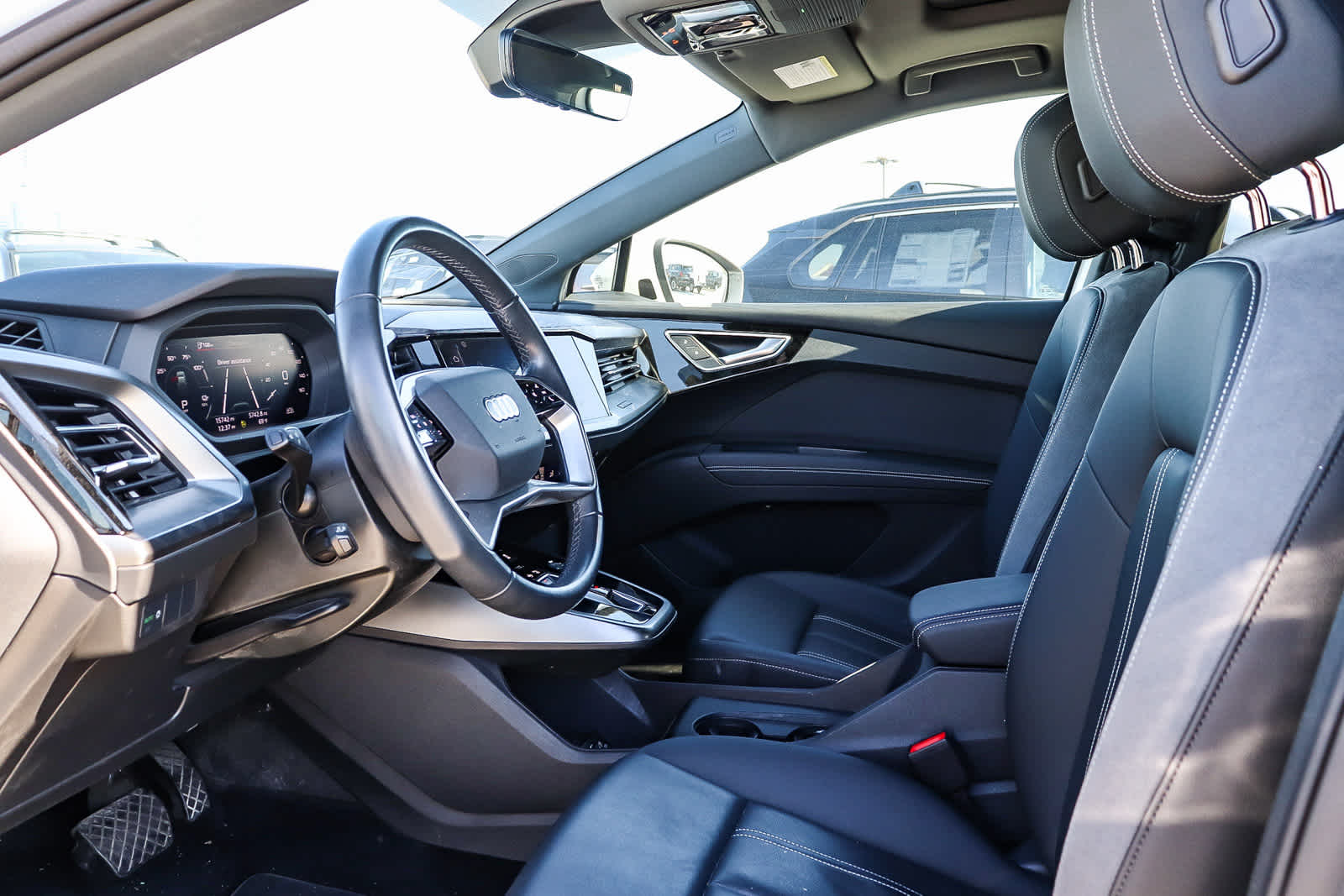 Thumbnail: 2023 Audi Q4 e-tron - 23