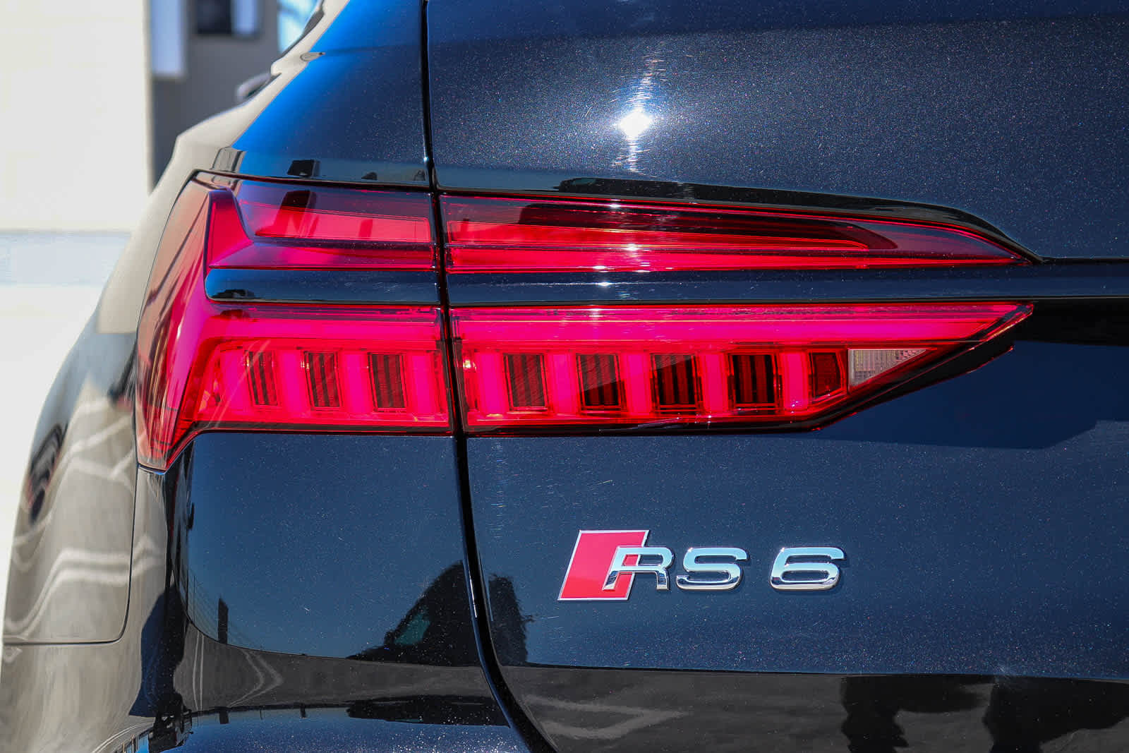 Thumbnail: 2025 Audi RS 6 - 10