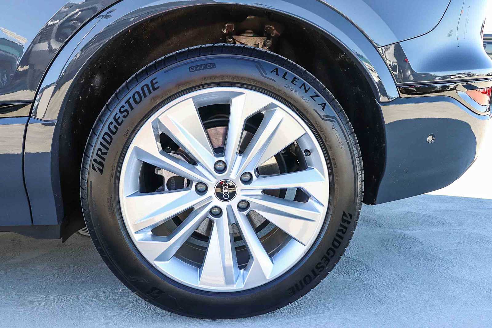 Thumbnail: 2025 Audi Q6 e-tron - 13