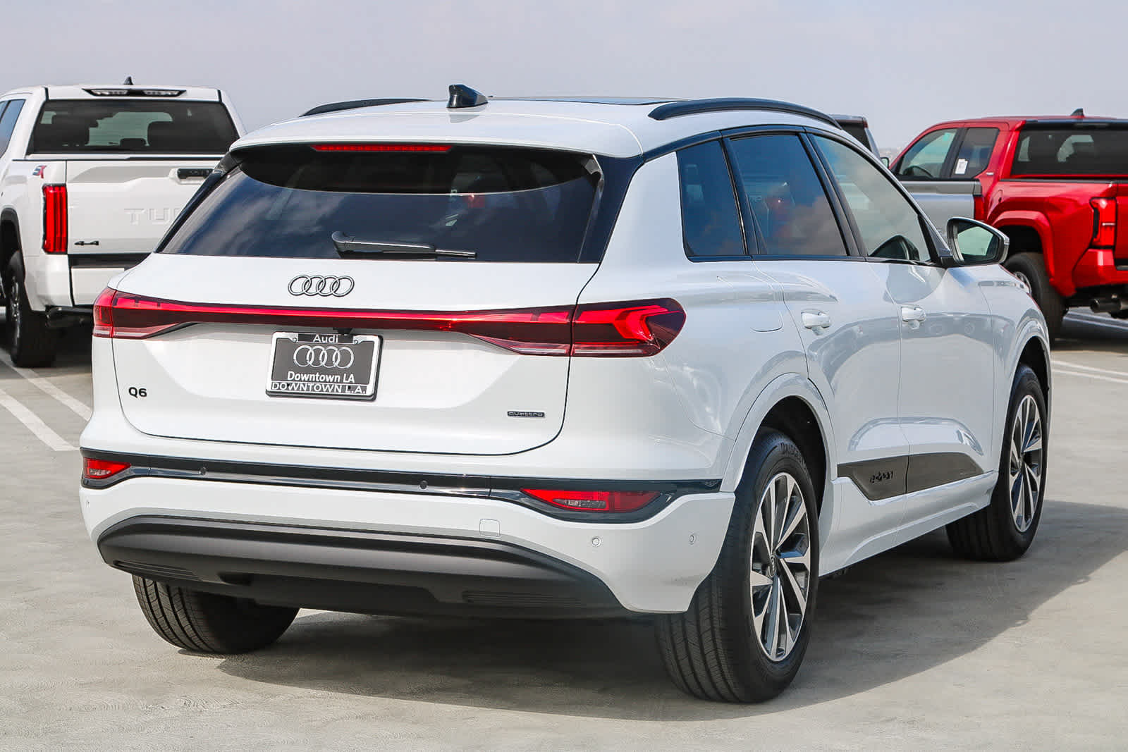 Thumbnail: 2025 Audi Q6 e-tron - 6