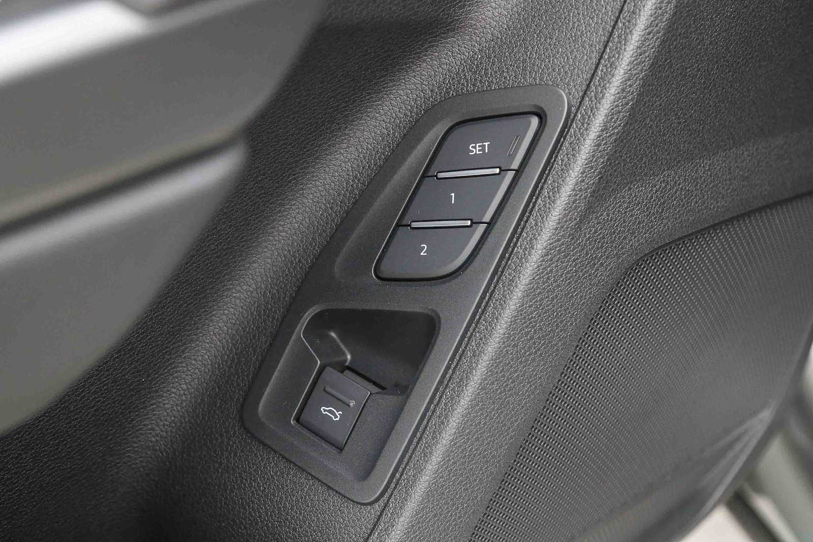 Thumbnail: 2025 Audi Q3 - 32