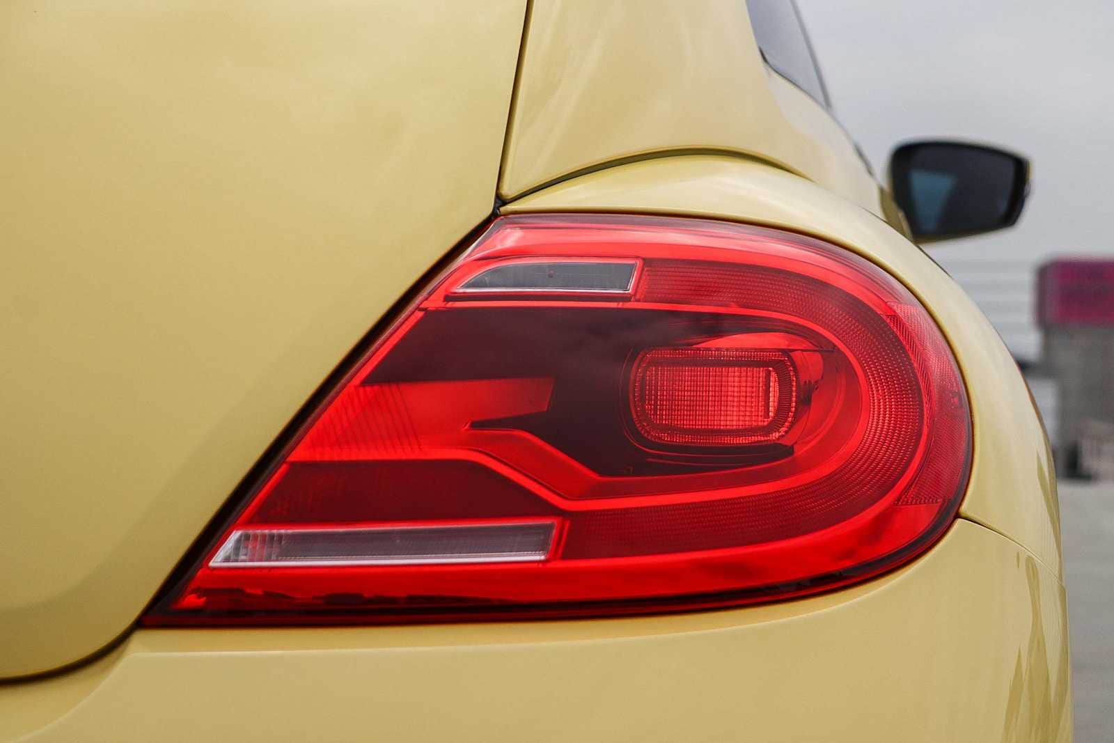 Thumbnail: 2012 Volkswagen Beetle - 10