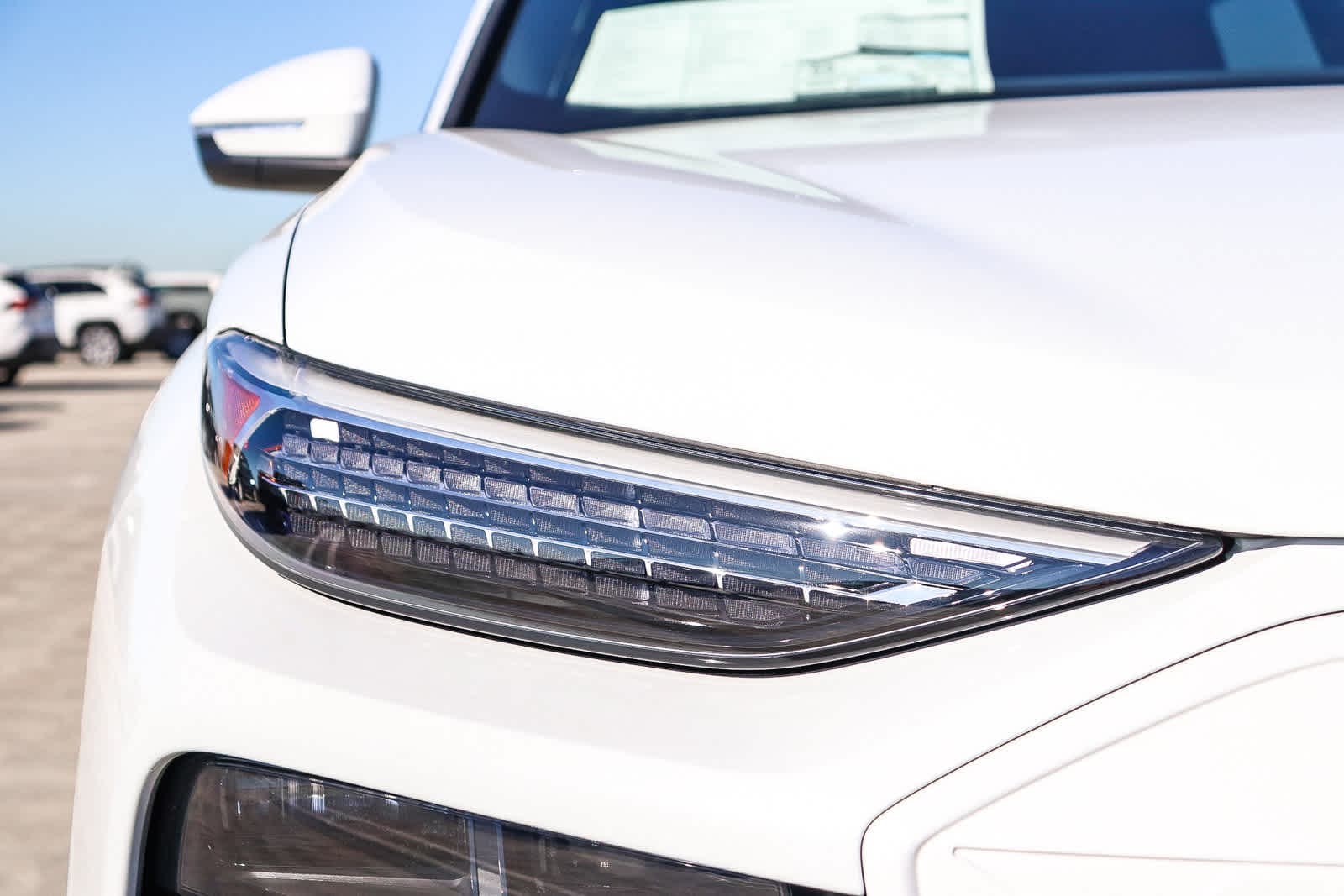 Thumbnail: 2025 Audi Q6 e-tron - 9