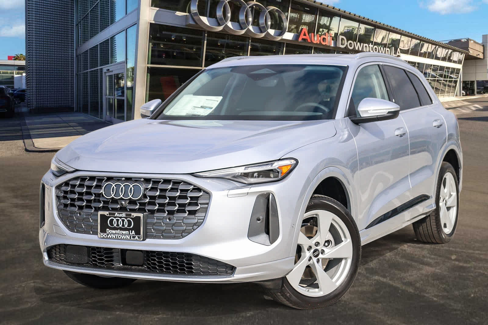 Thumbnail: 2025 Audi Q5 - 1