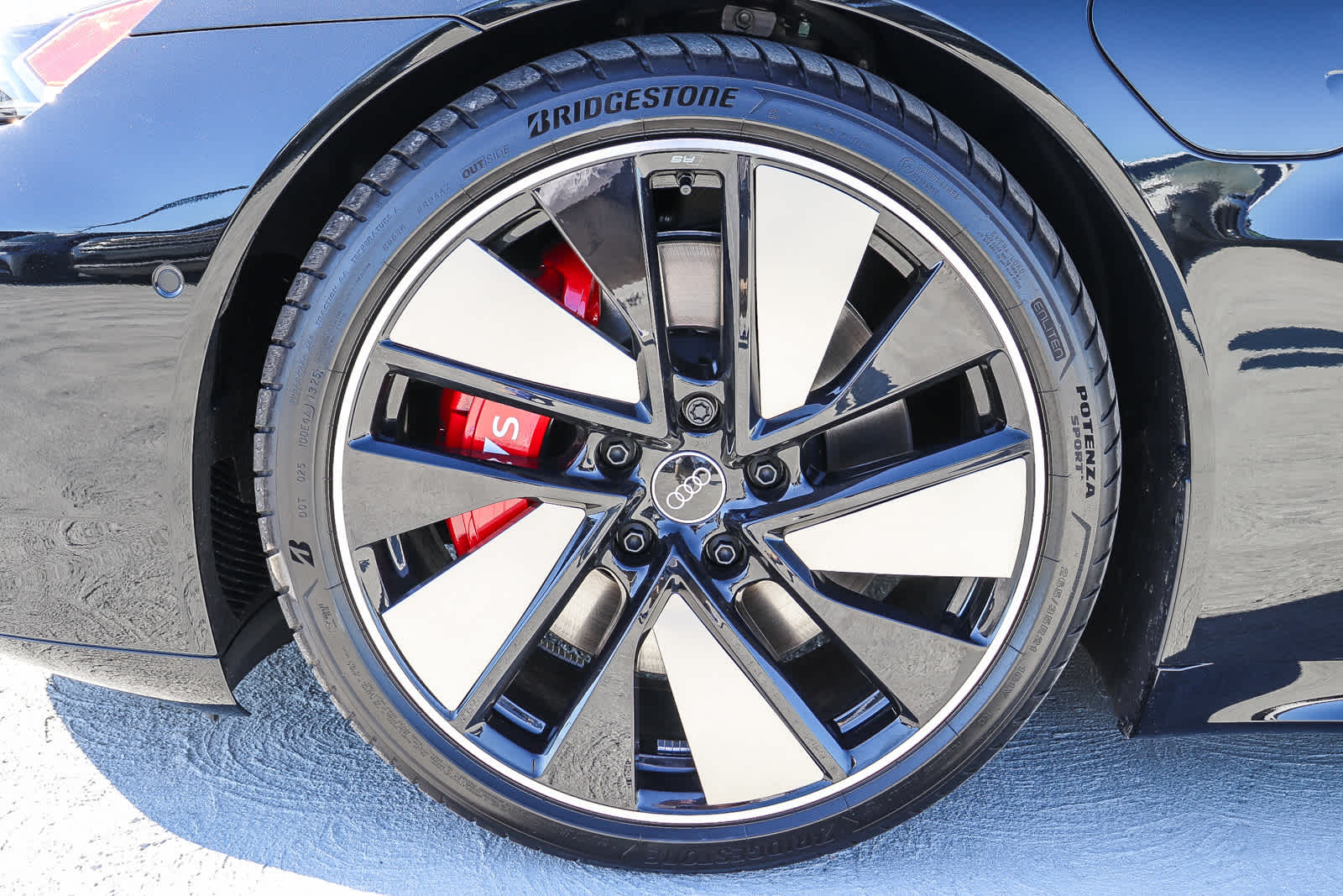 Thumbnail: 2026 Audi e-tron GT - 14