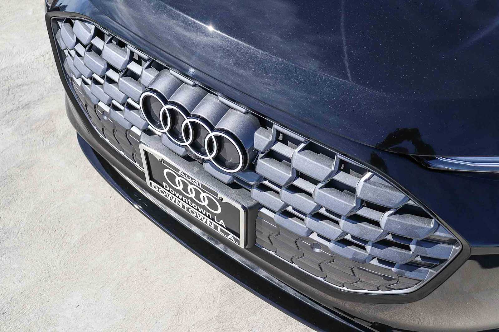 Thumbnail: 2025 Audi Q5 - 8