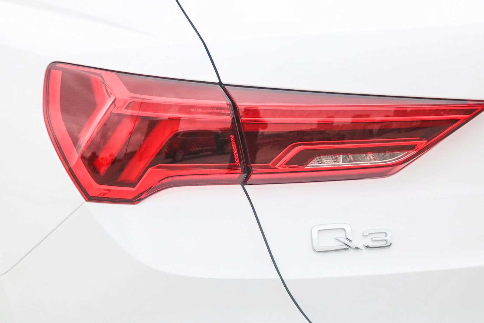 Thumbnail: 2025 Audi Q3 - 11