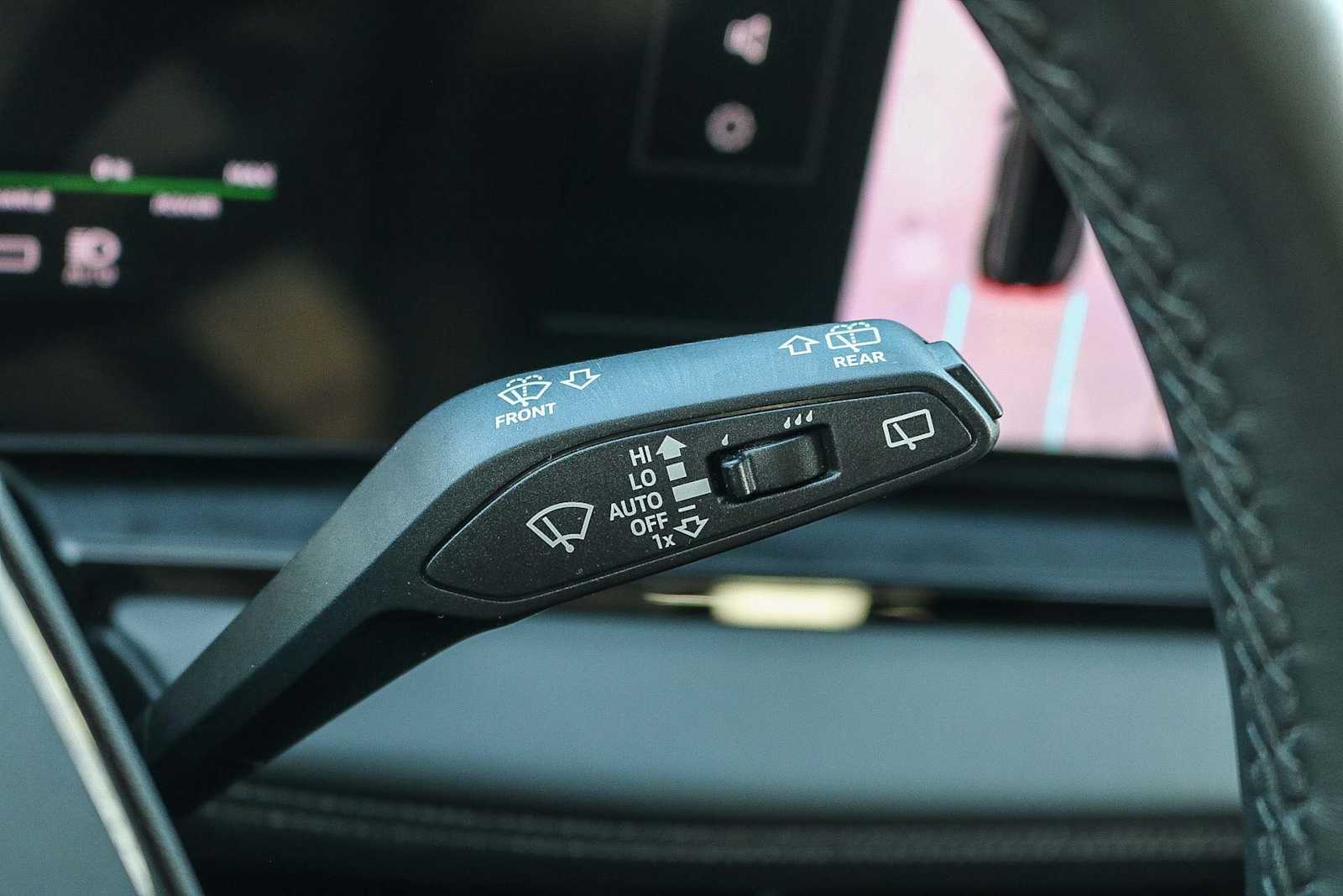 Thumbnail: 2025 Audi Q6 e-tron - 34