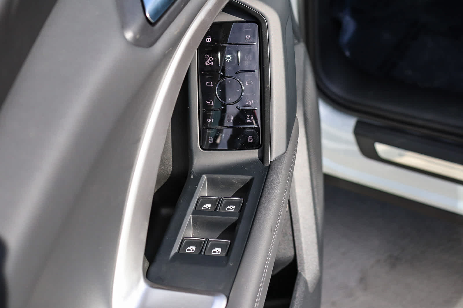 Thumbnail: 2025 Audi Q5 - 25