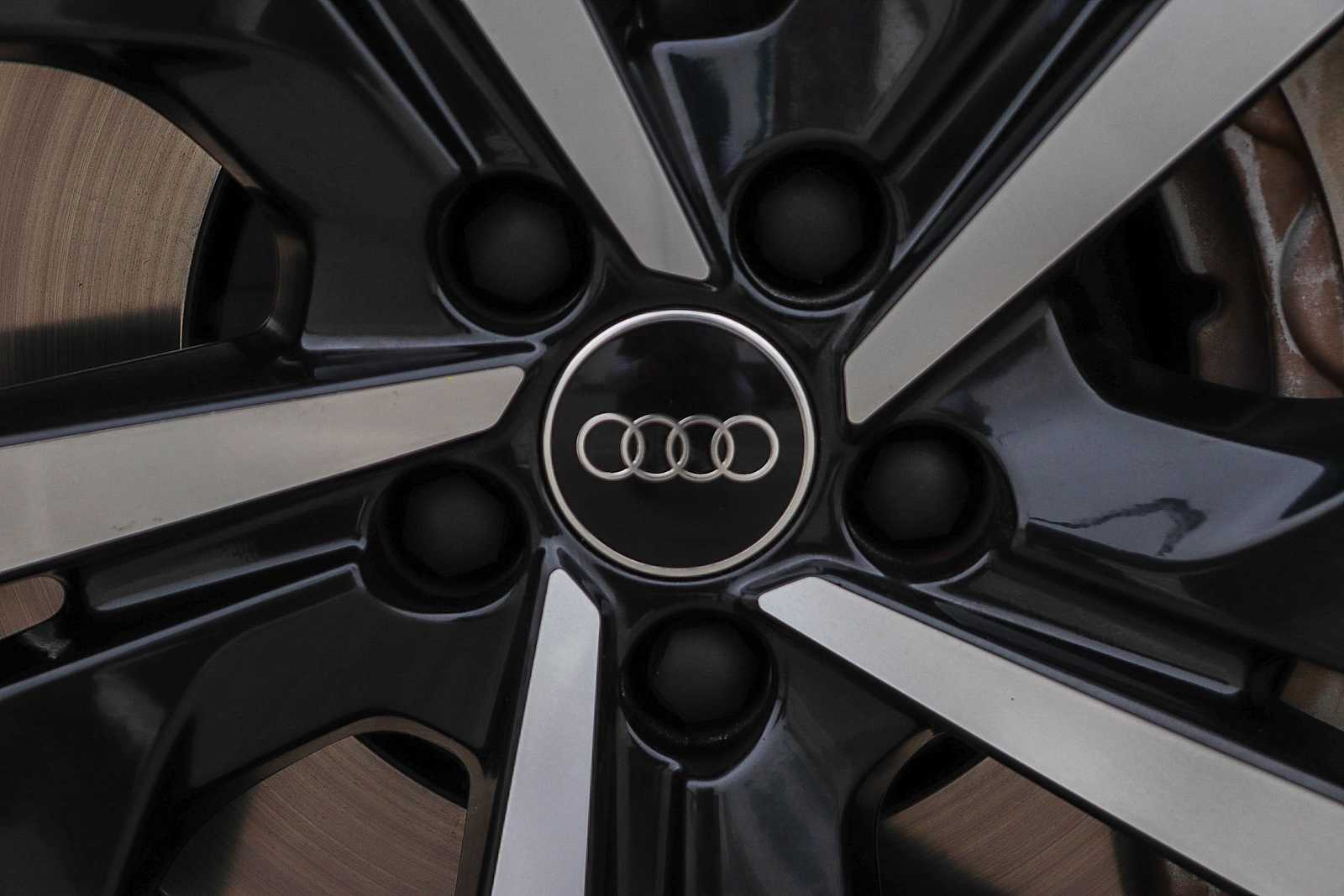 Thumbnail: 2024 Audi Q8 e-tron - 15