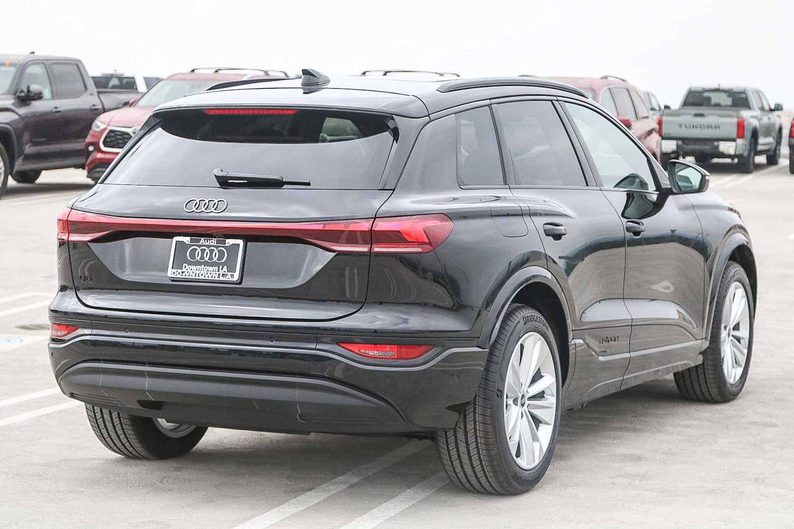 Thumbnail: 2025 Audi Q6 e-tron - 8