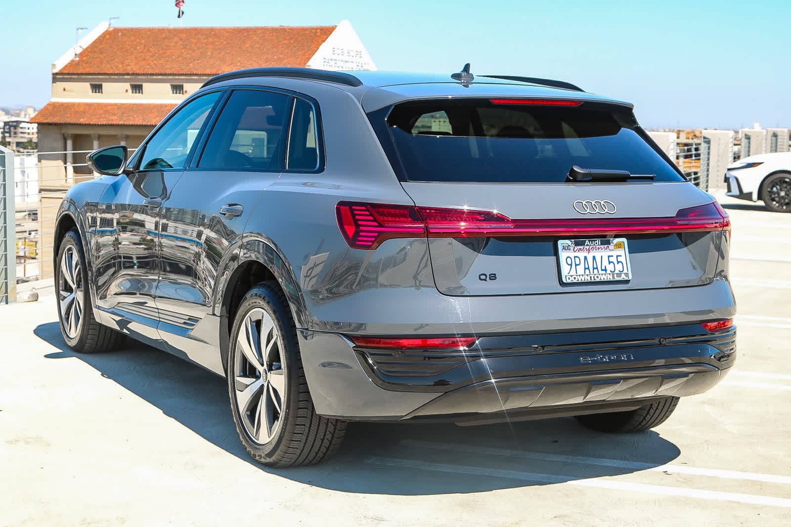 Thumbnail: 2024 Audi Q8 e-tron - 8