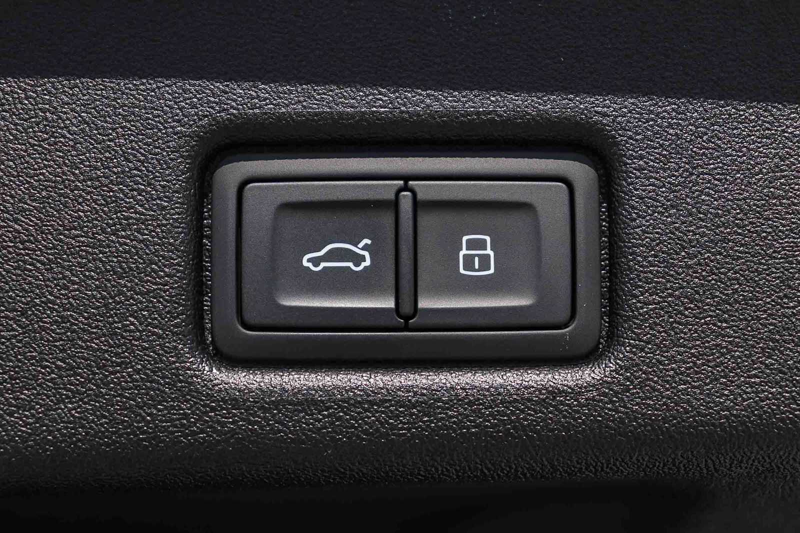 Thumbnail: 2025 Audi Q5 - 35