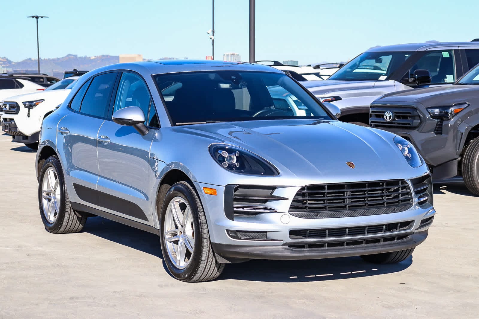 Thumbnail: 2020 Porsche Macan - 3