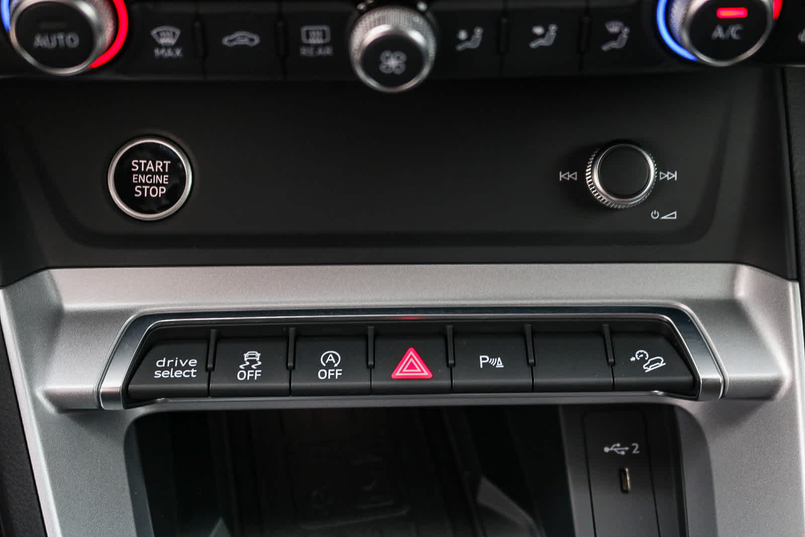 Thumbnail: 2025 Audi Q3 - 28