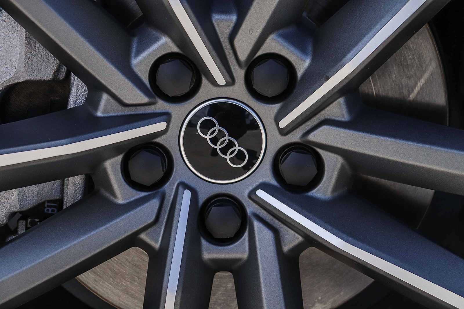 Thumbnail: 2025 Audi Q3 - 15