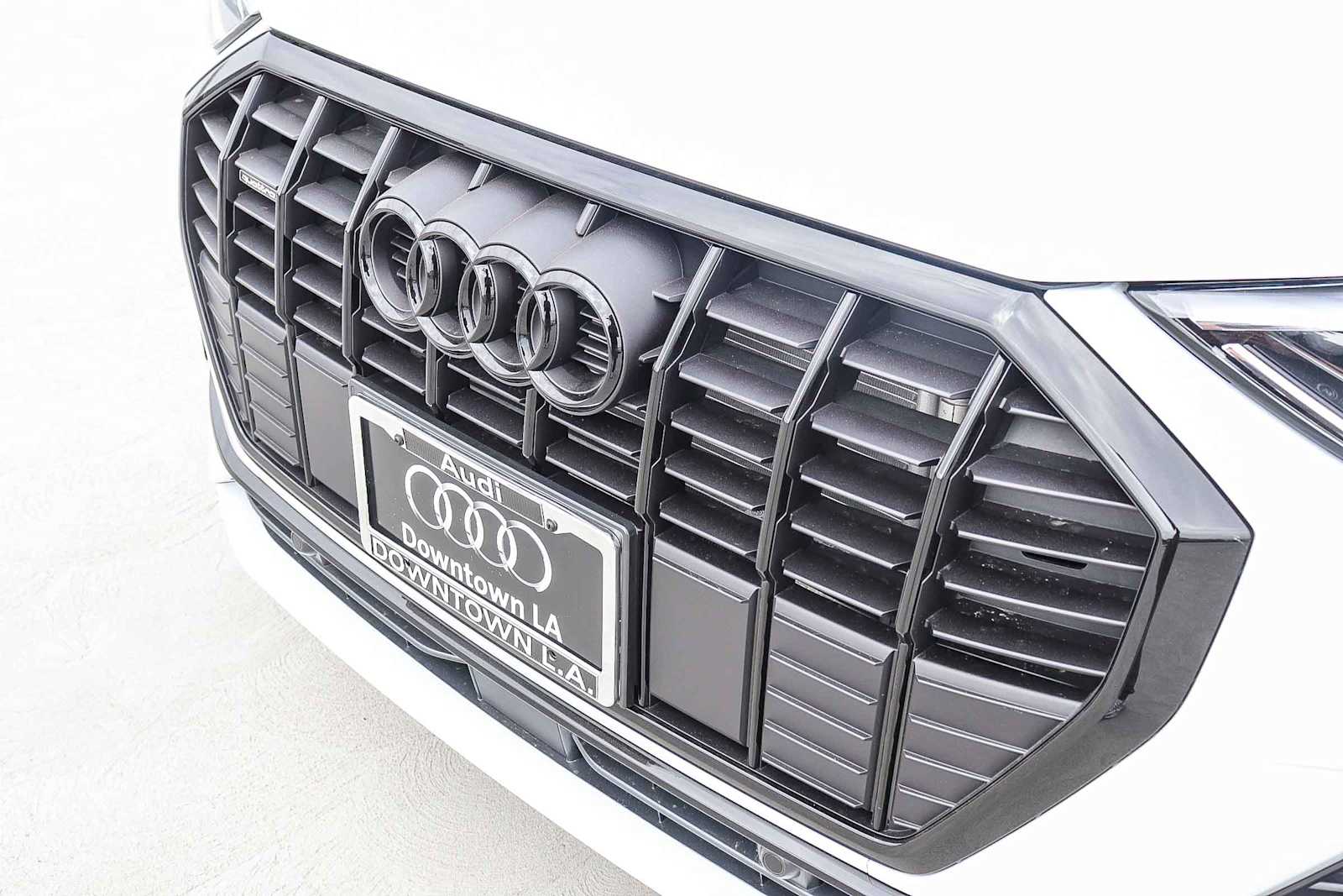 Thumbnail: 2025 Audi Q3 - 10