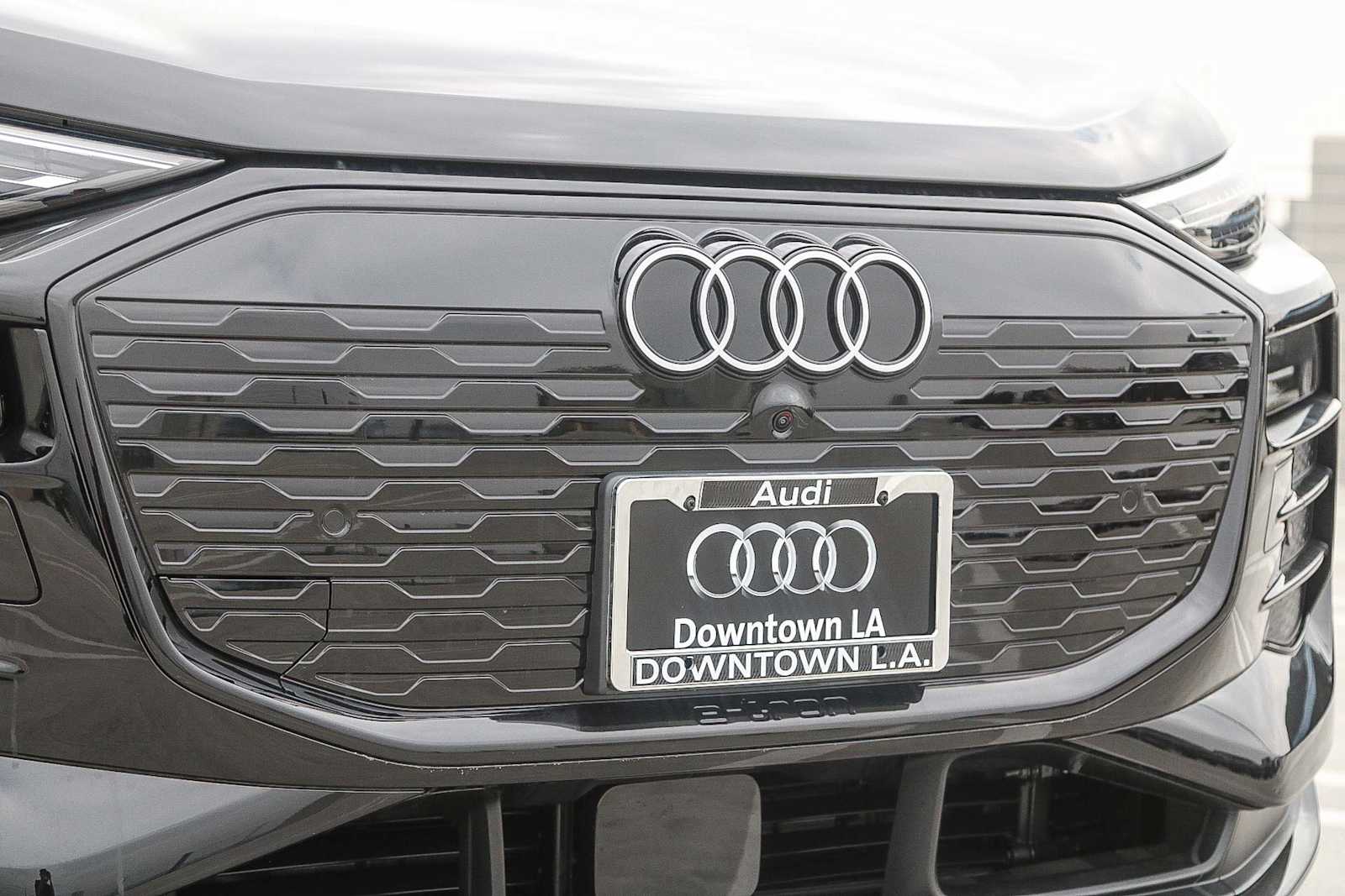 Thumbnail: 2025 Audi Q6 e-tron - 5