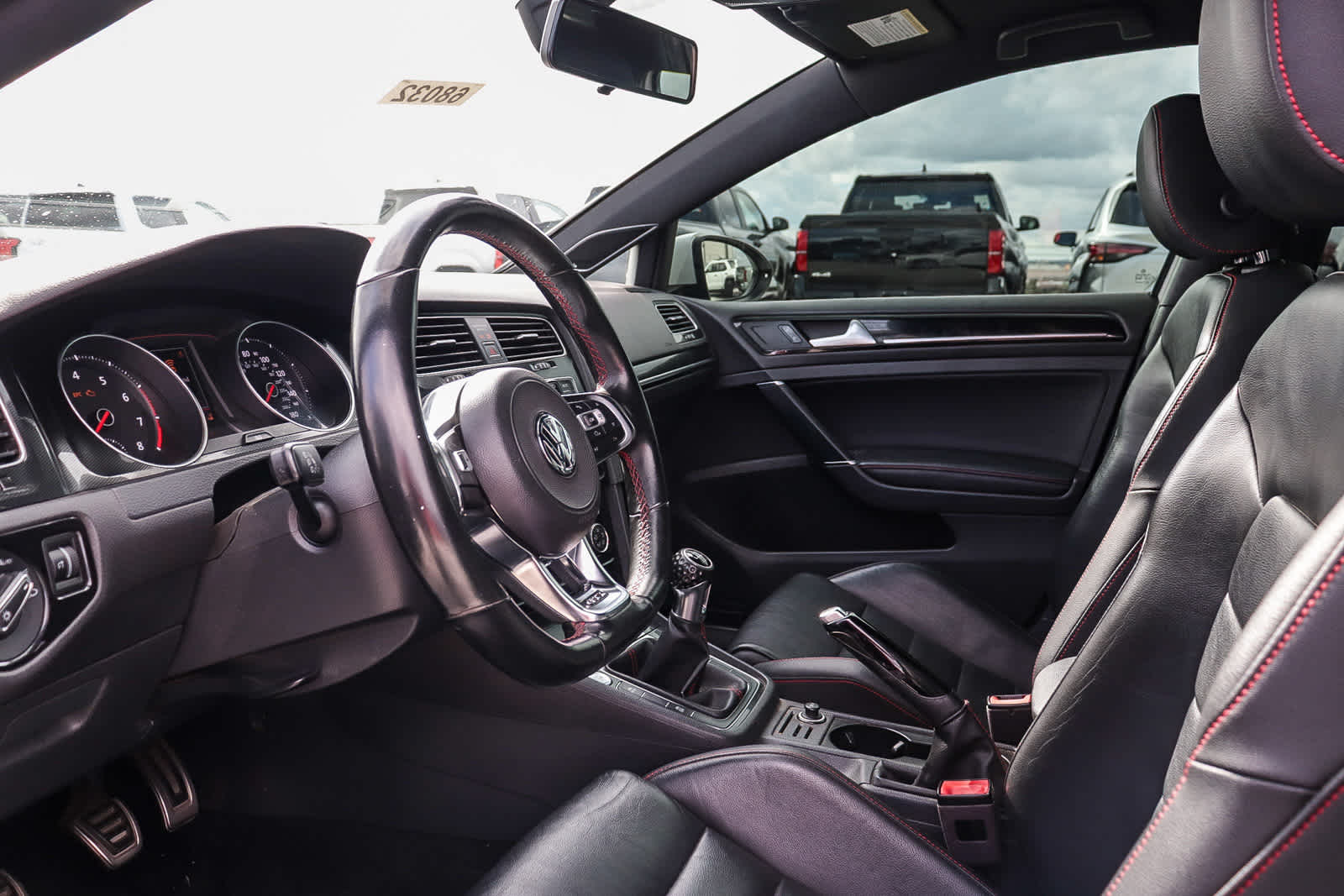 Thumbnail: 2017 Volkswagen Golf - 24