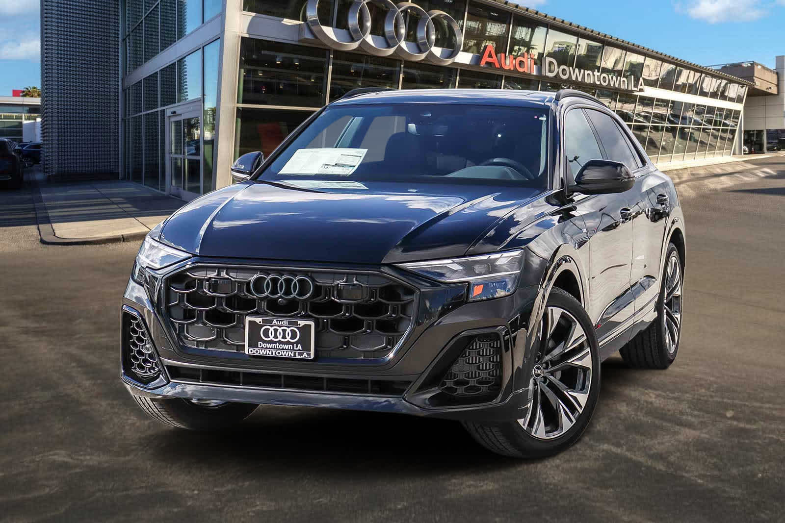 Thumbnail: 2026 Audi Q8 - 1